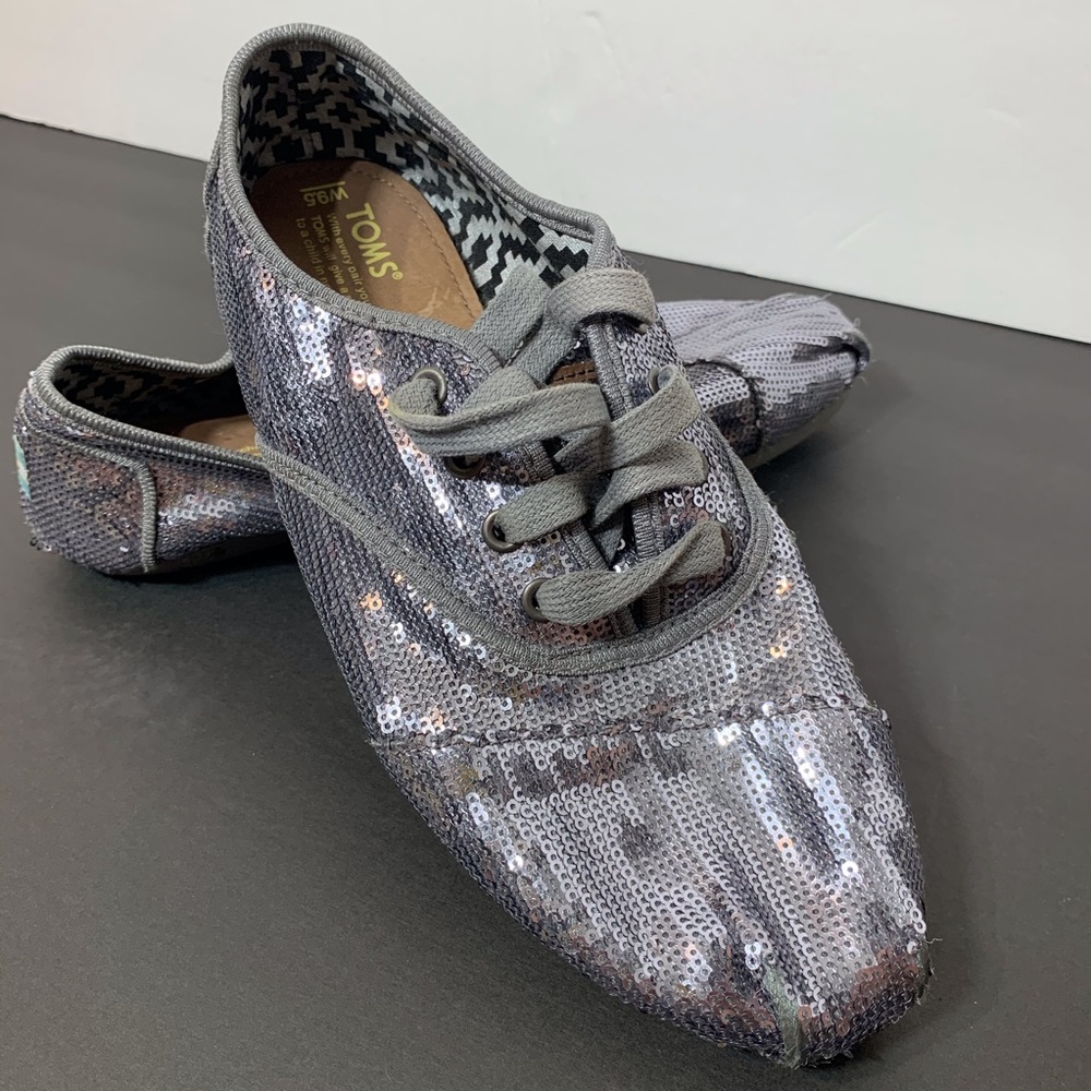 GUC Toms silver sequin lace up sneaker size‎ W9.5